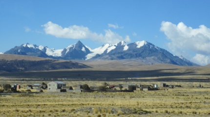Bergkulisse auf dem Weg nach La Paz
